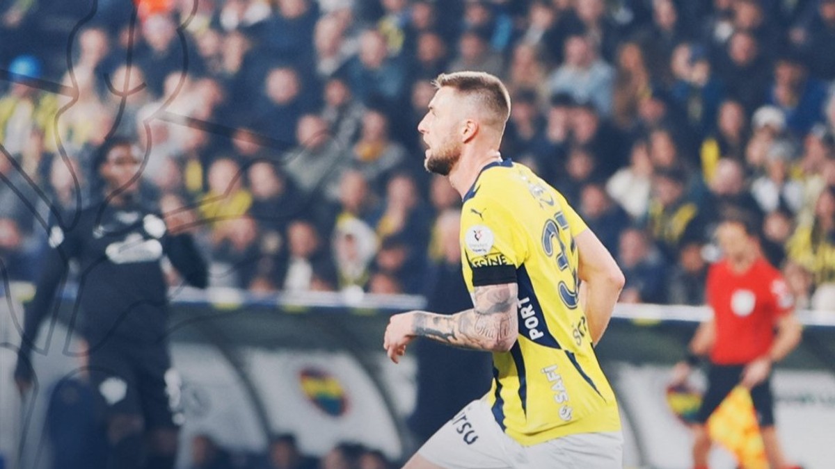 Milan Škriniar pri debute v drese Fenerbahce Istanbul.