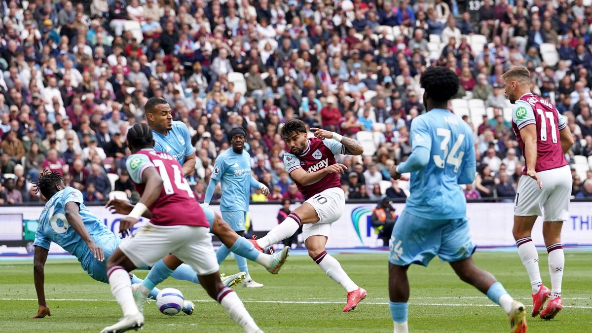 Fotka zo zápasu West Ham United - Nottingham Forest.