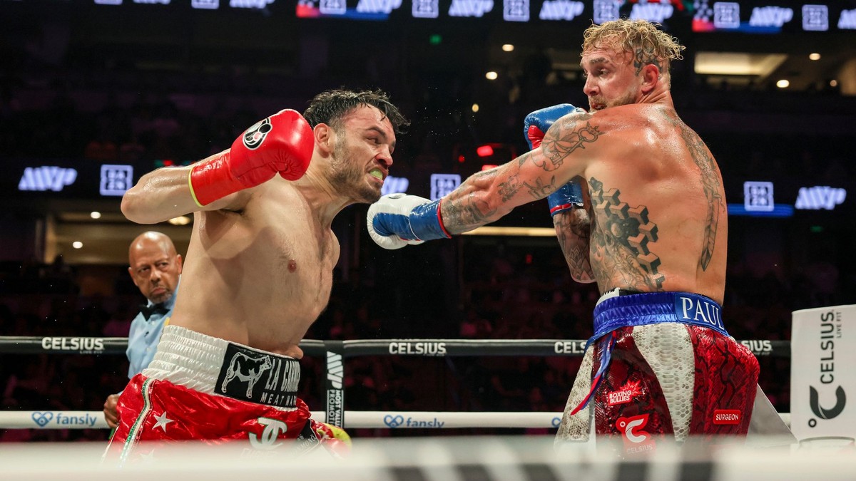 Julio Cesar Chavez Jr. v súboji s Jakeom Paulom.