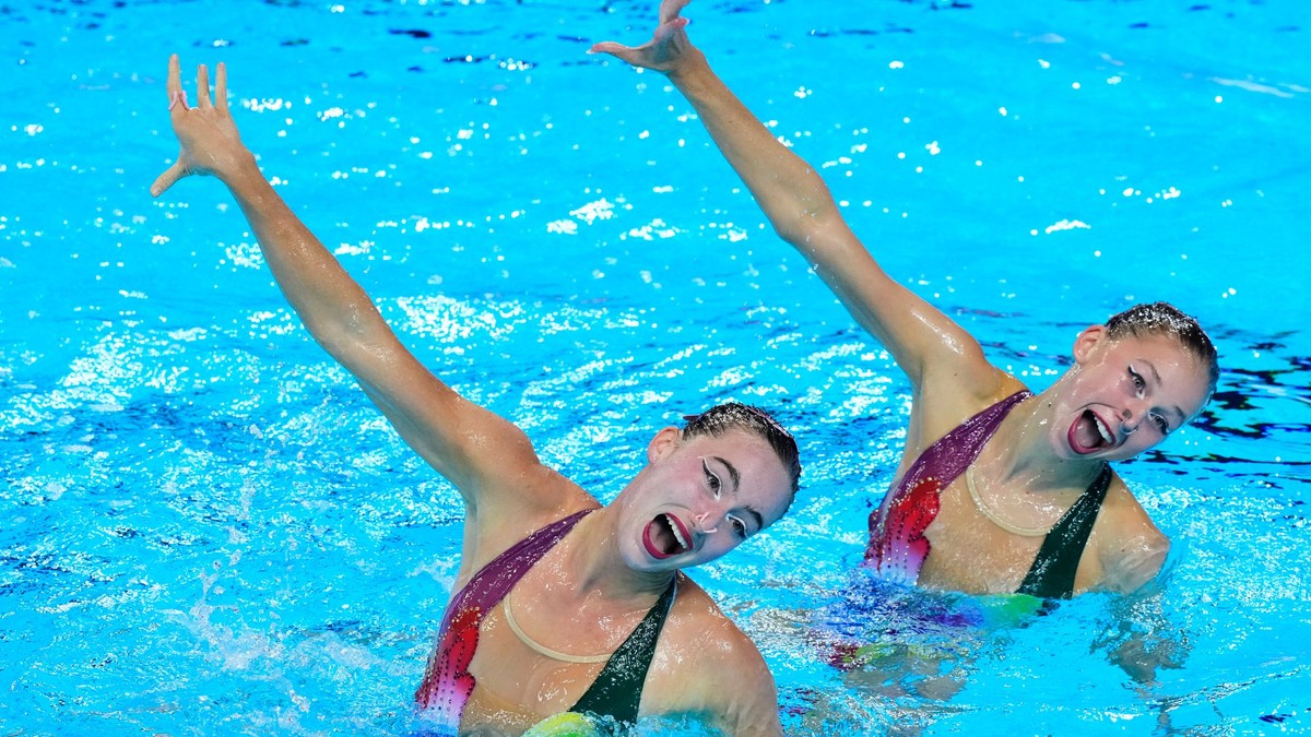Slovenské reprezentantky v synchronizovanom plávaní Lea Anna Krajčovičová a Žofia Strapeková