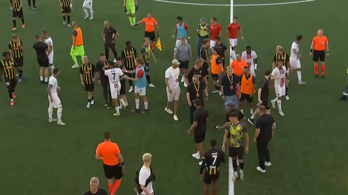 Hromadná potýčka po zápase BK Häcken - Spartak Trnava. 