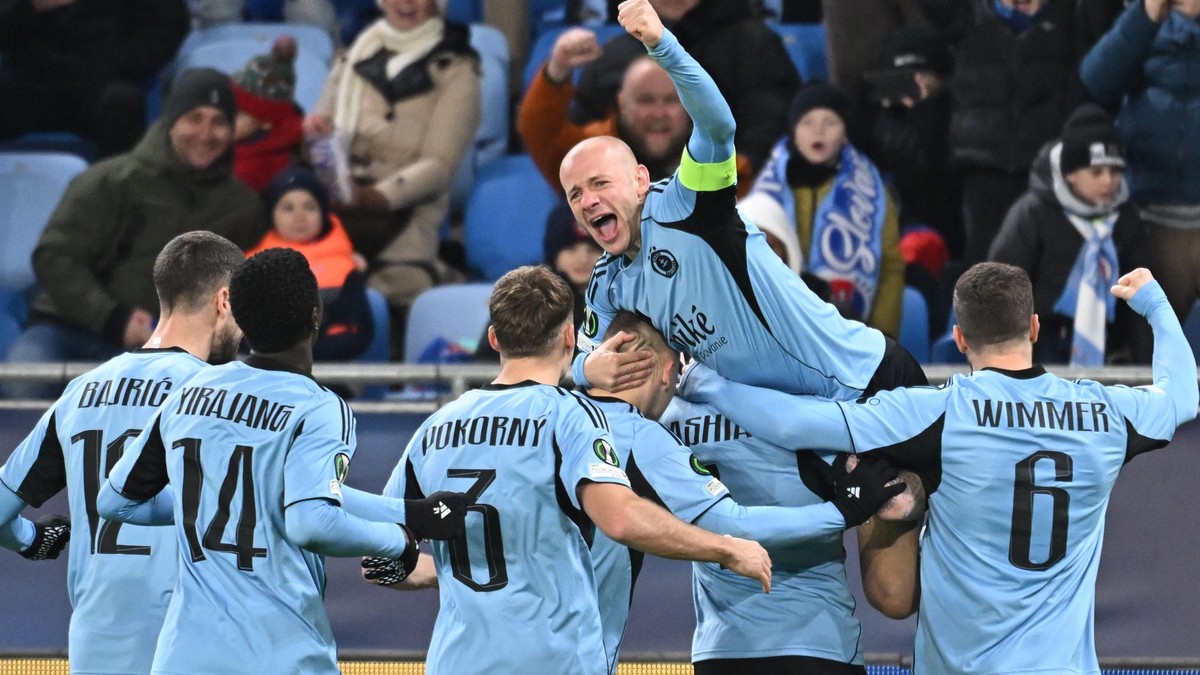 Na snímke hráči Slovana 