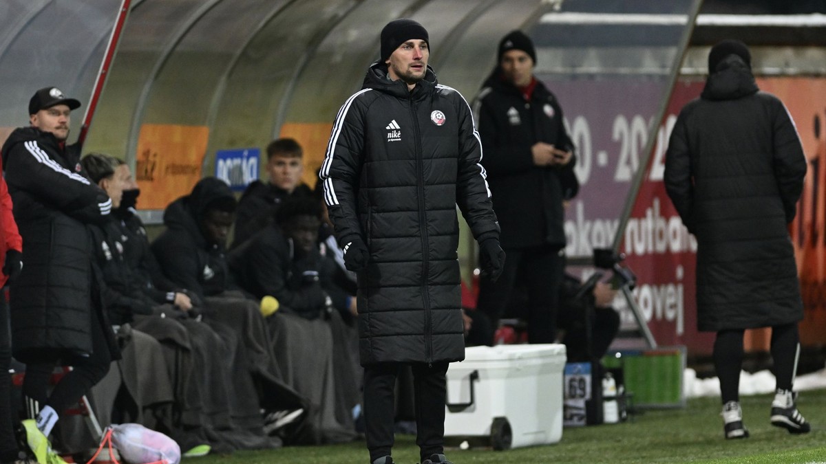 Na snímke tréner Podbrezovej Štefan Markulík 