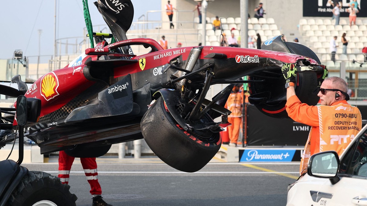 Lewis Hamilton havaroval v tréningu