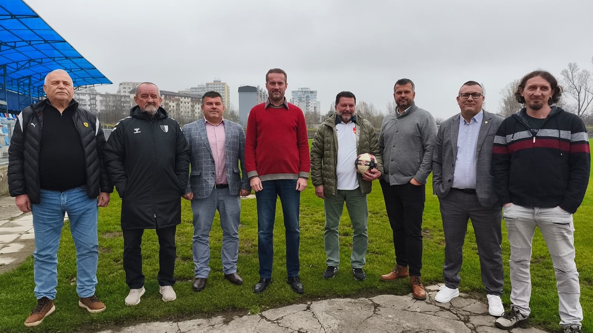 Zástupcovia klubov III. ligy na stretnutí v Bratislave.