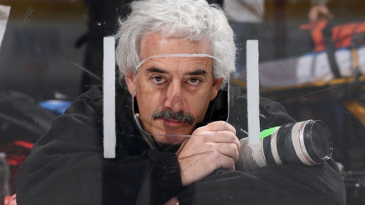 Slávny hokejový fotograf Bruce Bennett.