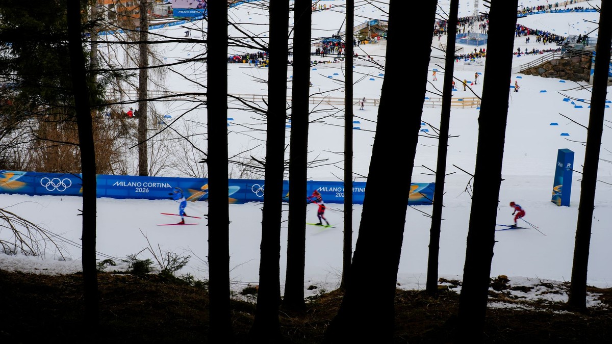 Bežci počas pretekov na ZOH 2026. 