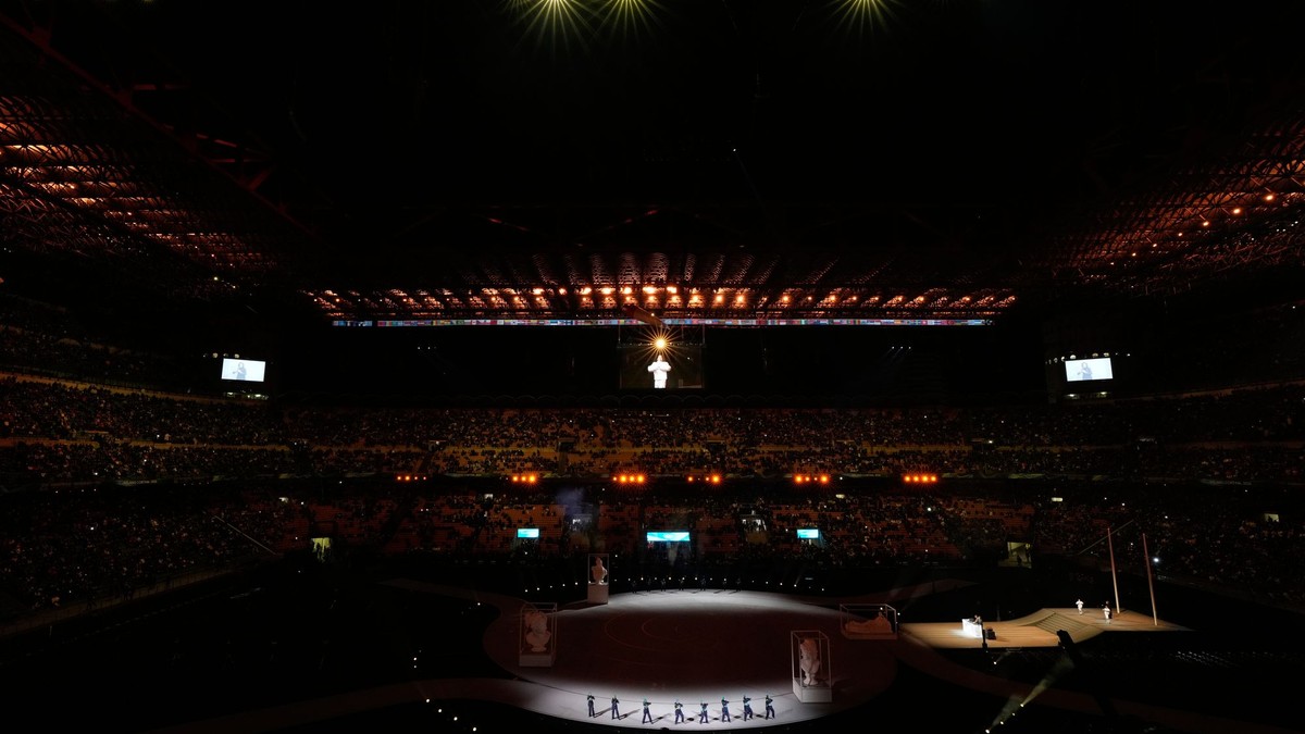 Spectators watch a pre-show ahead of the Olympic opening ceremony at the 2026 Winter Olympics, in Milan, Italy, Friday, Feb. 6, 2026. (AP Photo/Hassan Ammar)

- 2026 Winter Olympic Games;Winter Olympic games;Olympic games;Sports;Events;XXV Olympiad;Olympics 2026;Milan Cortina Olympics;Winter Olympics 2026;Milan Cortina Winter Olympics;2026 Milan Cortina Olympic Games;Olympics;Winter Games