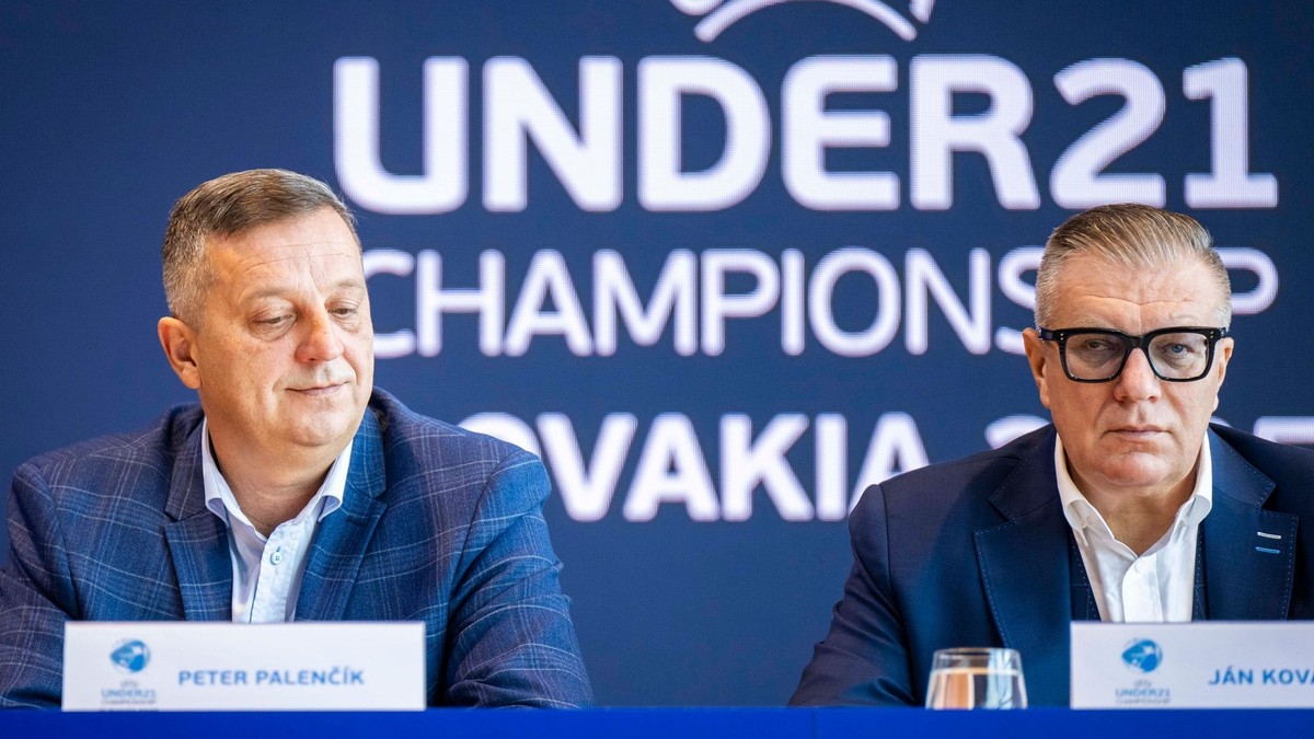 Dvaja hlavní ašpiranti na pozíciu šéfa Slovenského futbalového zväzu - Peter Palenčík a Ján Kováčik.