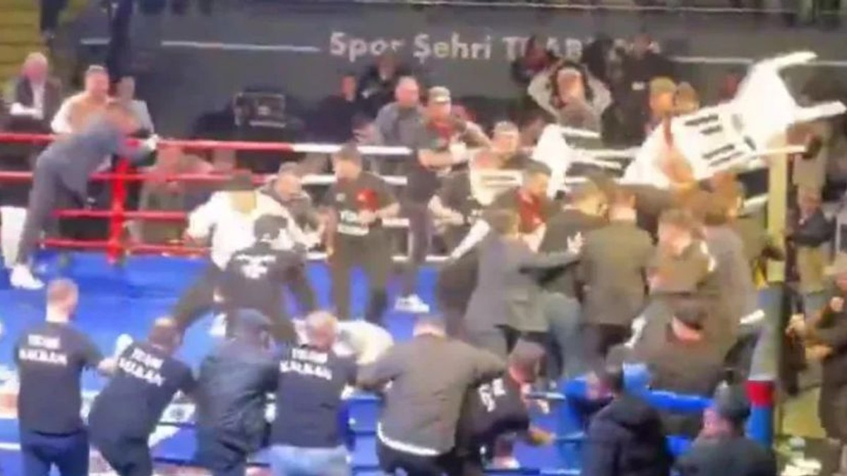 Po boxerskom zápase v Turecku sa strhla hromadná bitka