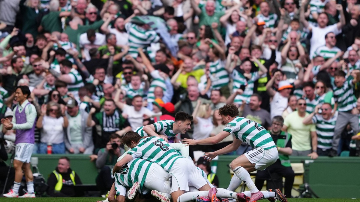 Hráči Celticu oslavujú gól
