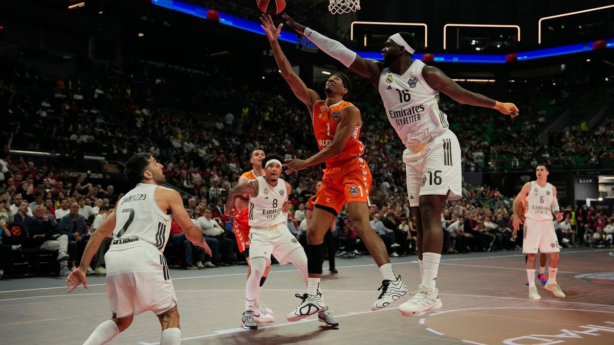 Momentka zo zápasu Valencia Basket - Real Madrid.