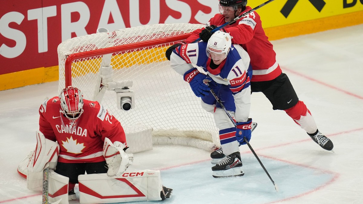 Fotka zo zápasu Kanada - USA na MS v hokeji 2026.