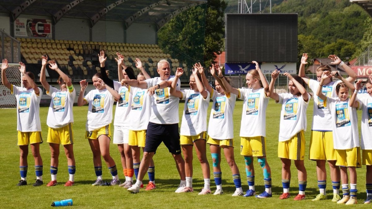Radosť hráčok Košíc po víťaznom finále kategórie U15.