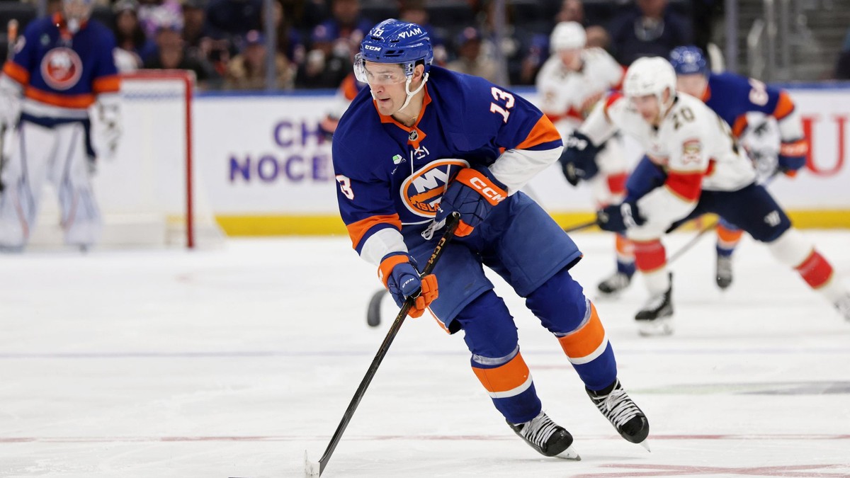 Mathew Barzal v drese New Yorku Islanders.