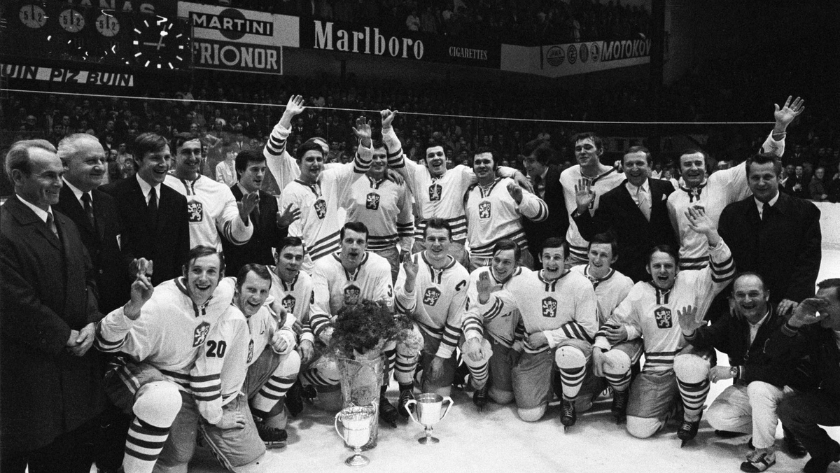 Mužstvo Československa, majster sveta v hokeji v roku 1972.