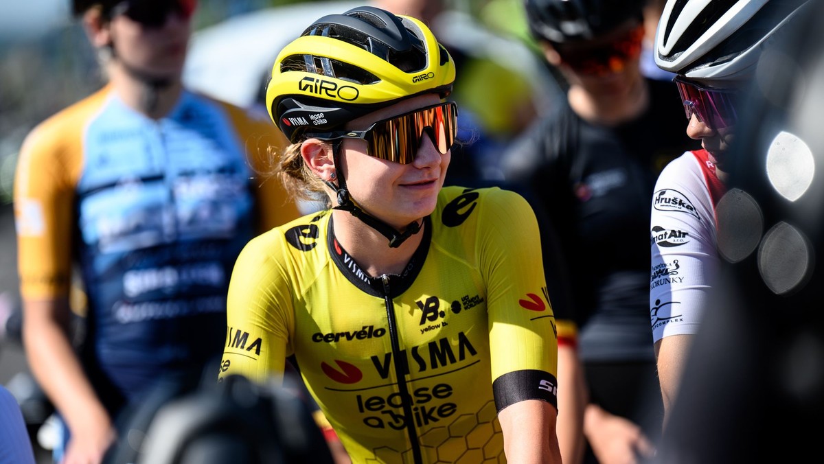 Slovenská cyklistka Viktória Chladoňová v drese tímu Visma-Lease a Bike.