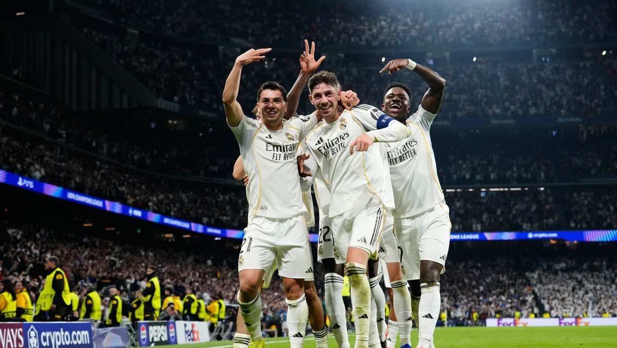 Federico Valverde s kapitánskou páskou. 