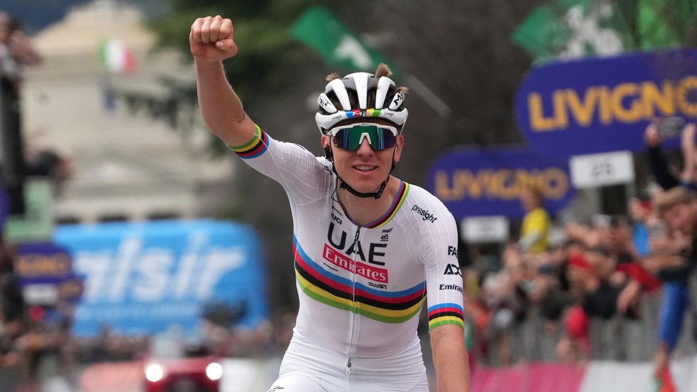 Slovinský cyklista Tadej Pogačar v drese majstra sveta.