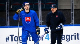 Dávid Romaňák (vľavo) a asistent hlavného trénera Peter Frühauf počas tréningu