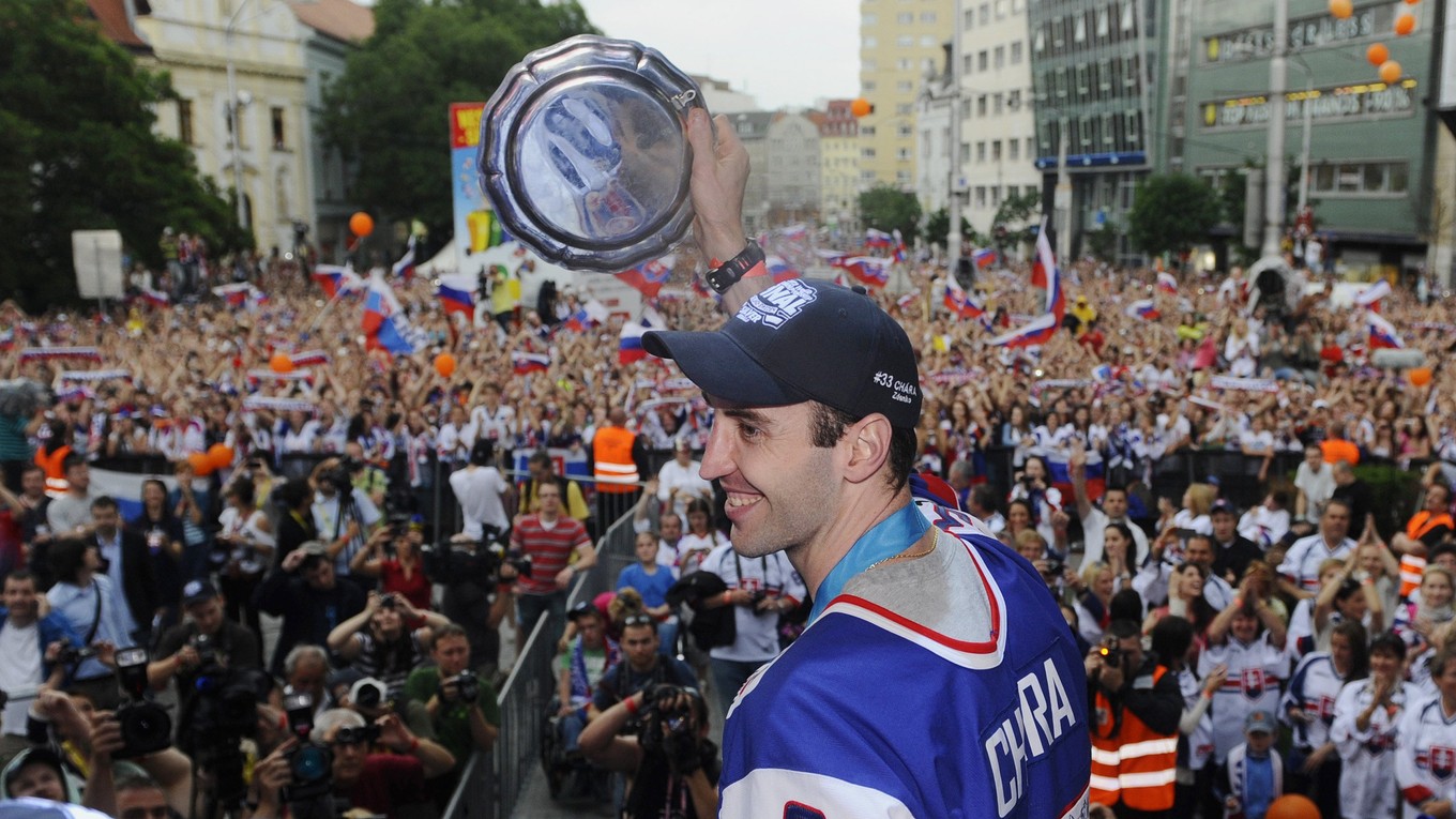 V roku 2012 priviedol ako kapitán Slovensko k striebru na majstrovstvách sveta. Oslavy na Námestí SNP v Bratislave si užil spolu s fanúšikmi.