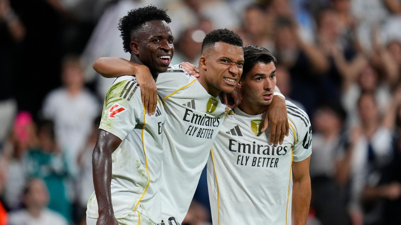 Futbalisti Realu Madrid, zľava Vinicius Júnior, Kylian Mbappé a Brahim Díaz.