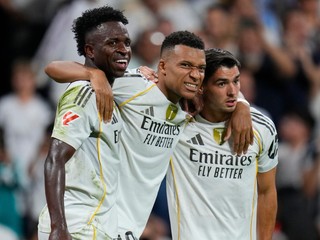 Futbalisti Realu Madrid, zľava Vinicius Júnior, Kylian Mbappé a Brahim Díaz.