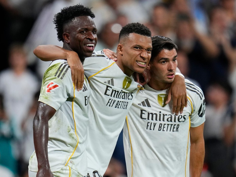 Futbalisti Realu Madrid, zľava Vinicius Júnior, Kylian Mbappé a Brahim Díaz.