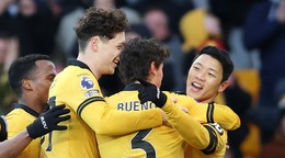 Radosť hráčov Wolverhamptonu po víťazstve nad West Hamom.