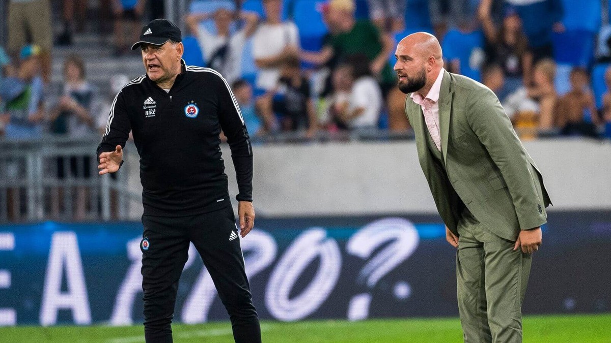 Tréner Vladimír Weiss starší a generálny riaditeľ klubu Ivan Kmotrík mladší.