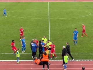 Nervózny záver zápasu Čadca - Rimavská Sobota.