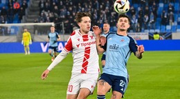 Na snímke zľava Hugo Pavek (Trenčín) a Matúš Vojtko (Bratislava).