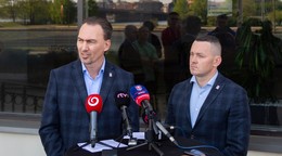 Prezident SZĽH Miroslav Šatan a vpravo generálny sekretár zväzu Miroslav Lažo.