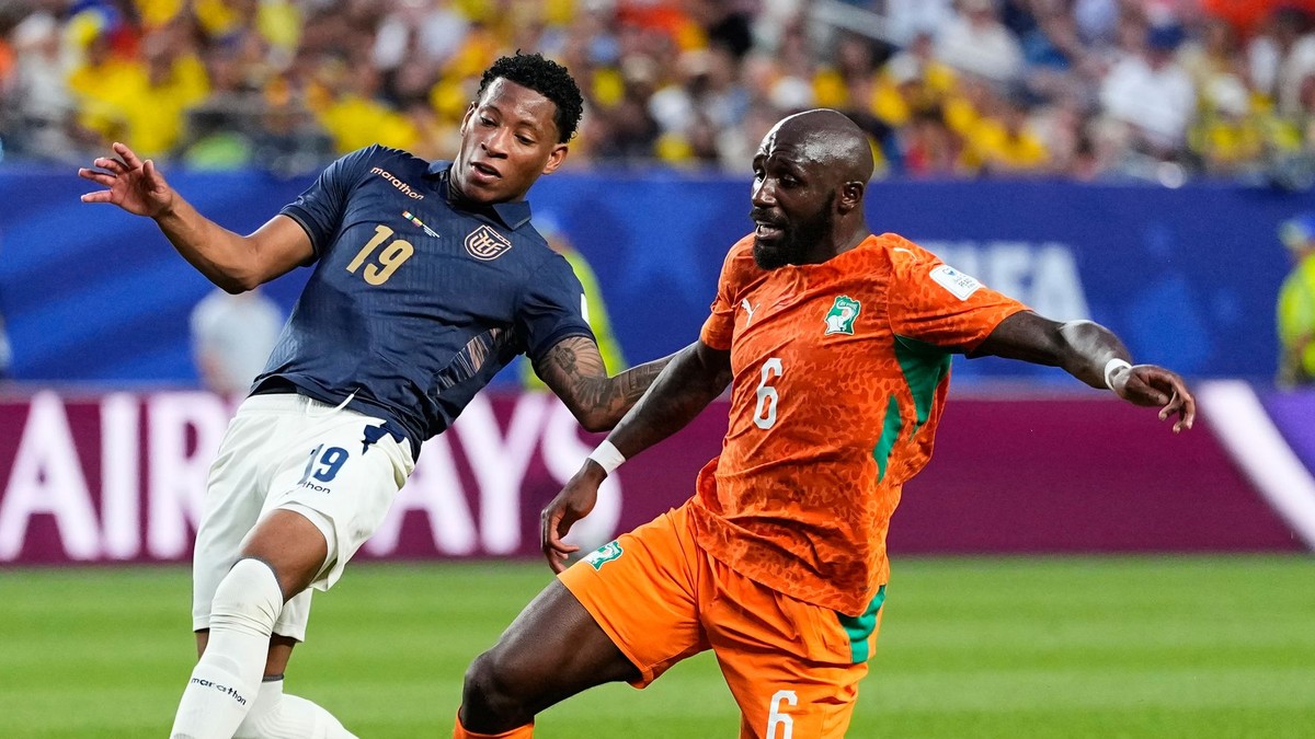 Seko Fofana a Gonzalo Plata.