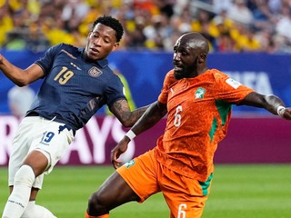 Seko Fofana a Gonzalo Plata.