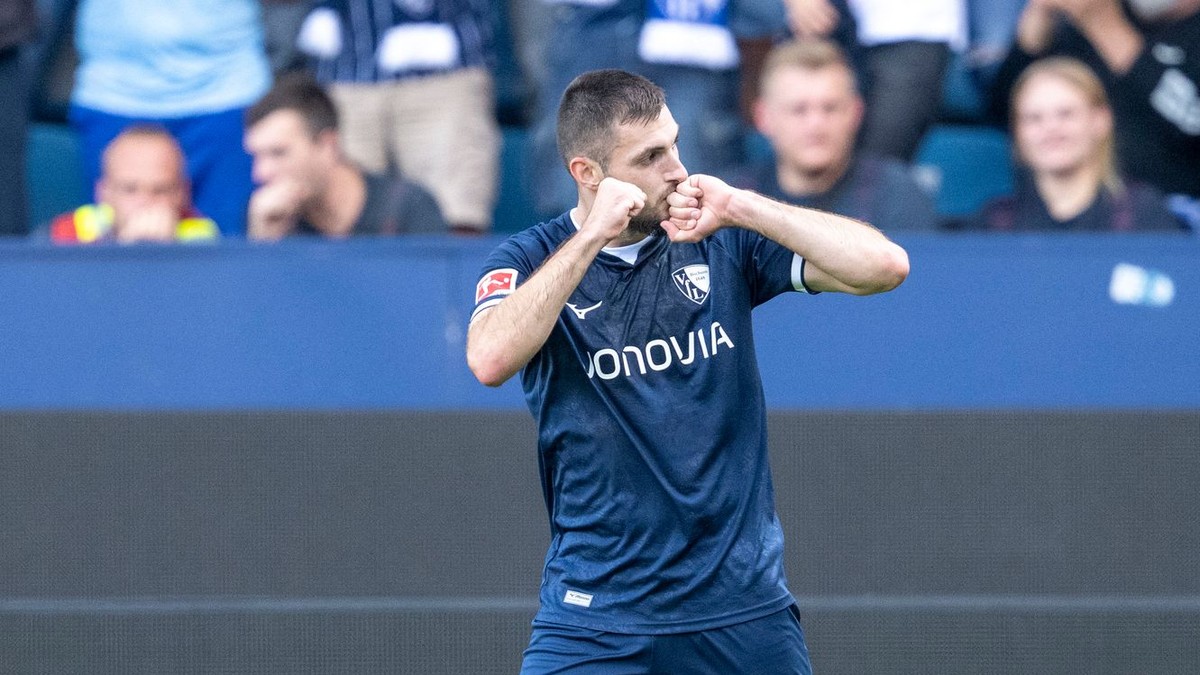 Slovenský futbalista Matúš Bero v drese Bochumu.