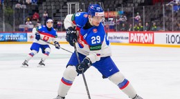 Michal Ivan v zápase Slovensko - Rakúsko v skupine A na MS v hokeji 2025.