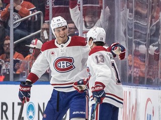 Vľavo Juraj Slafkovsky a Cole Caufield.