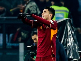 Hráč Matías Soule z AS Rím sa teší z gólu na 1:0 v zápase 17. kola talianskej Serie A AS Rím - FC Janov.