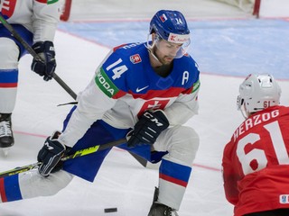 Slovenský obranca Peter Čerešňák počas MS v hokeji 2022. 