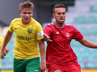 Dominik Šnajder (vľavo) v zápase FK Rača - MŠK Žilina B.