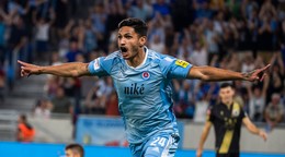 Eric Ramírez strieľa gól v drese Slovana Bratislava. 
