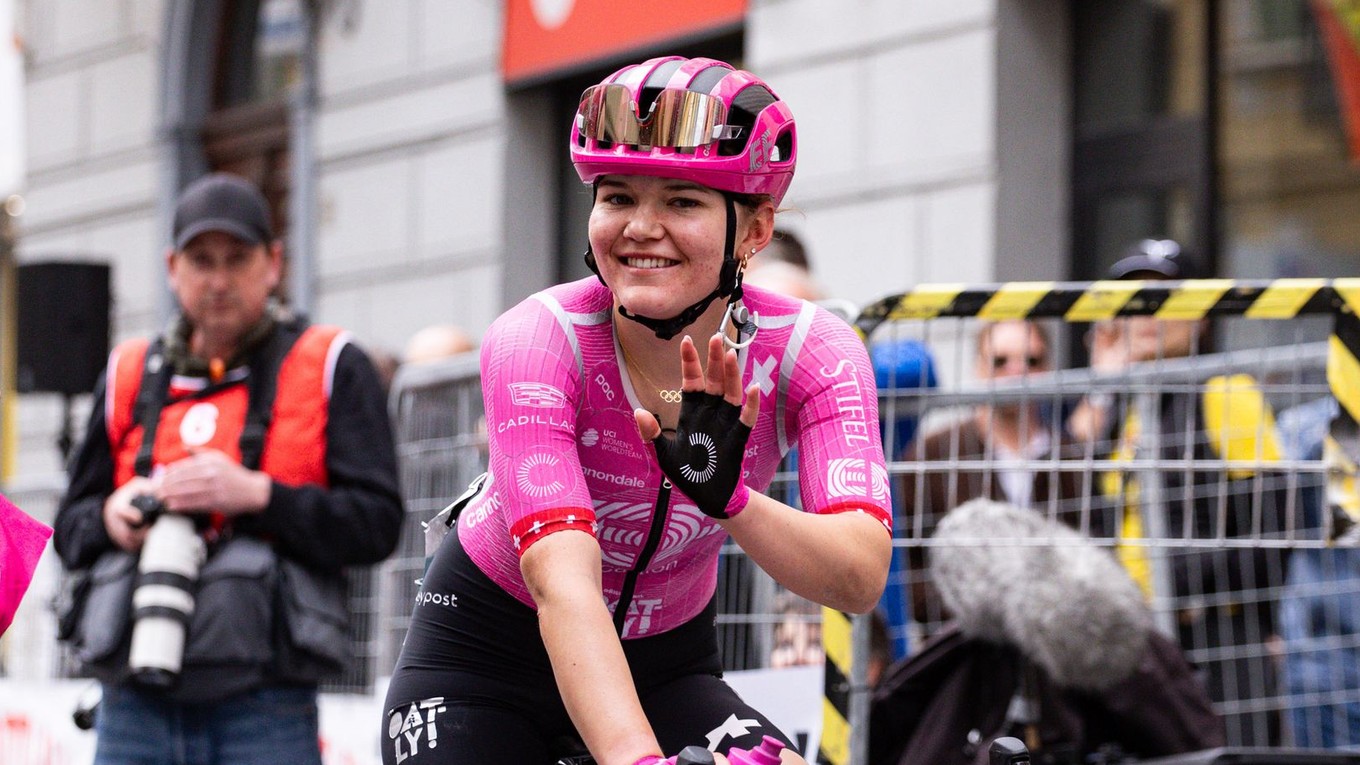 Na snímke je švajčiarska cyklistka Noemi Rüeggová.