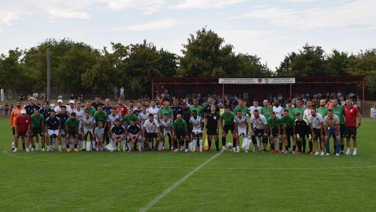 Povyhrával súboje, prihral na gól. Keď ho vystriedali, sadol si na lavičku súpera