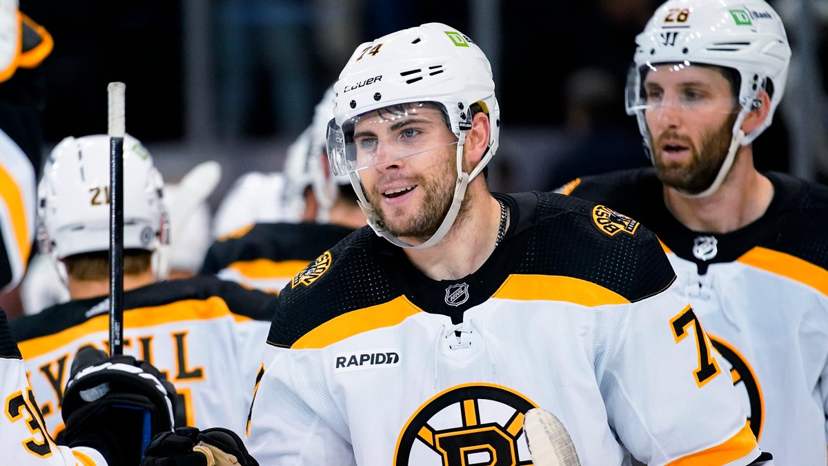 NHL: Jake DeBrusk podpísal kontrakt s Vancouverom