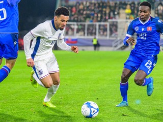 Zľava Daniel Danihel (Slovensko), Ethan Nwaneri (Anglicko) a Samuel Gidi (Slovensko)