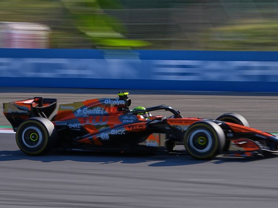 Lando Norris počas tréningu v Španielsku.