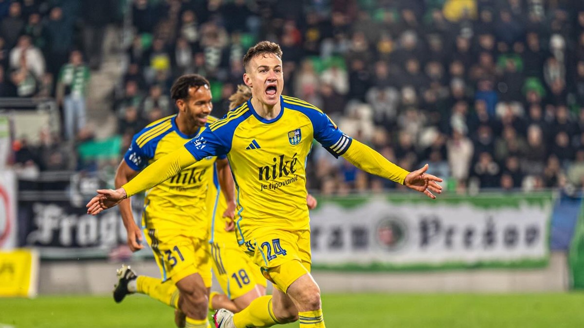 Dominik Kružliak oslavuje gól.