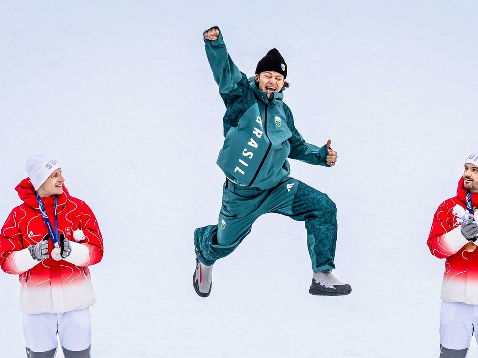 Lucas Pinheiro Braathen oslavuje zlatú medailu.