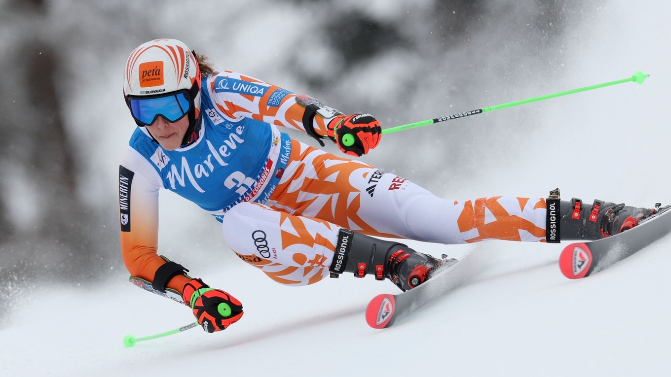 Slovenská lyžiarka Petra Vlhová v 1. kole obrovského slalomu v talianskom Kronplatzi.